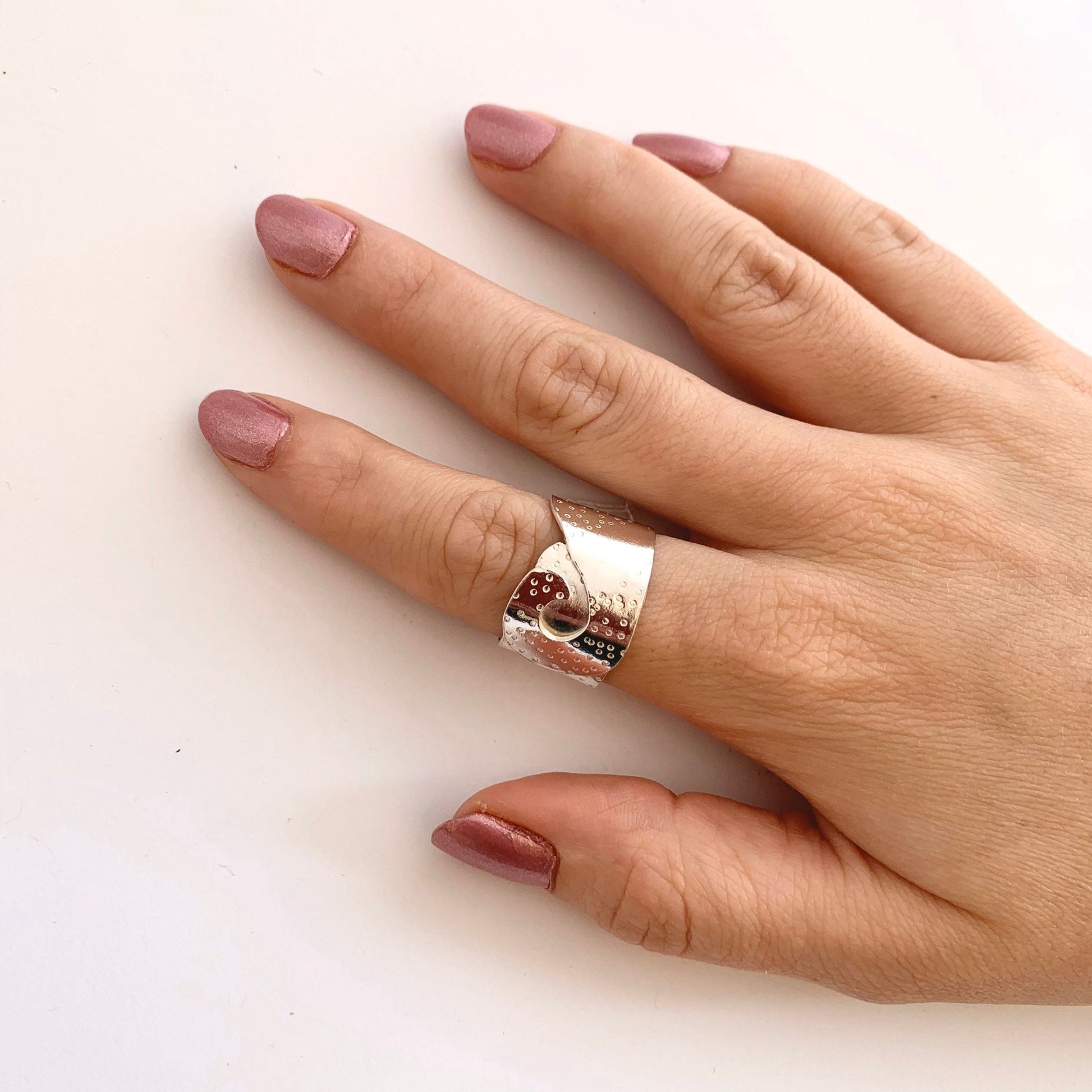925 Sterling Silver Hammered Wave Design Ring