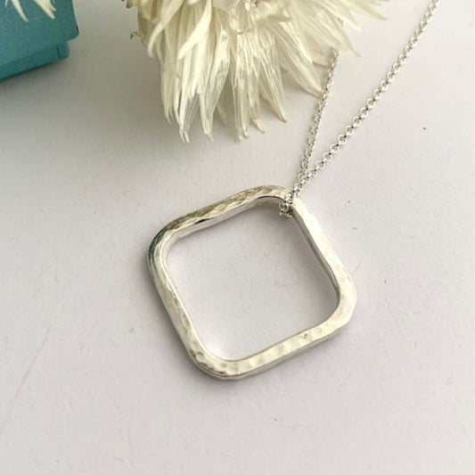 Hammered 925 Sterling Silver Square Wire Necklace