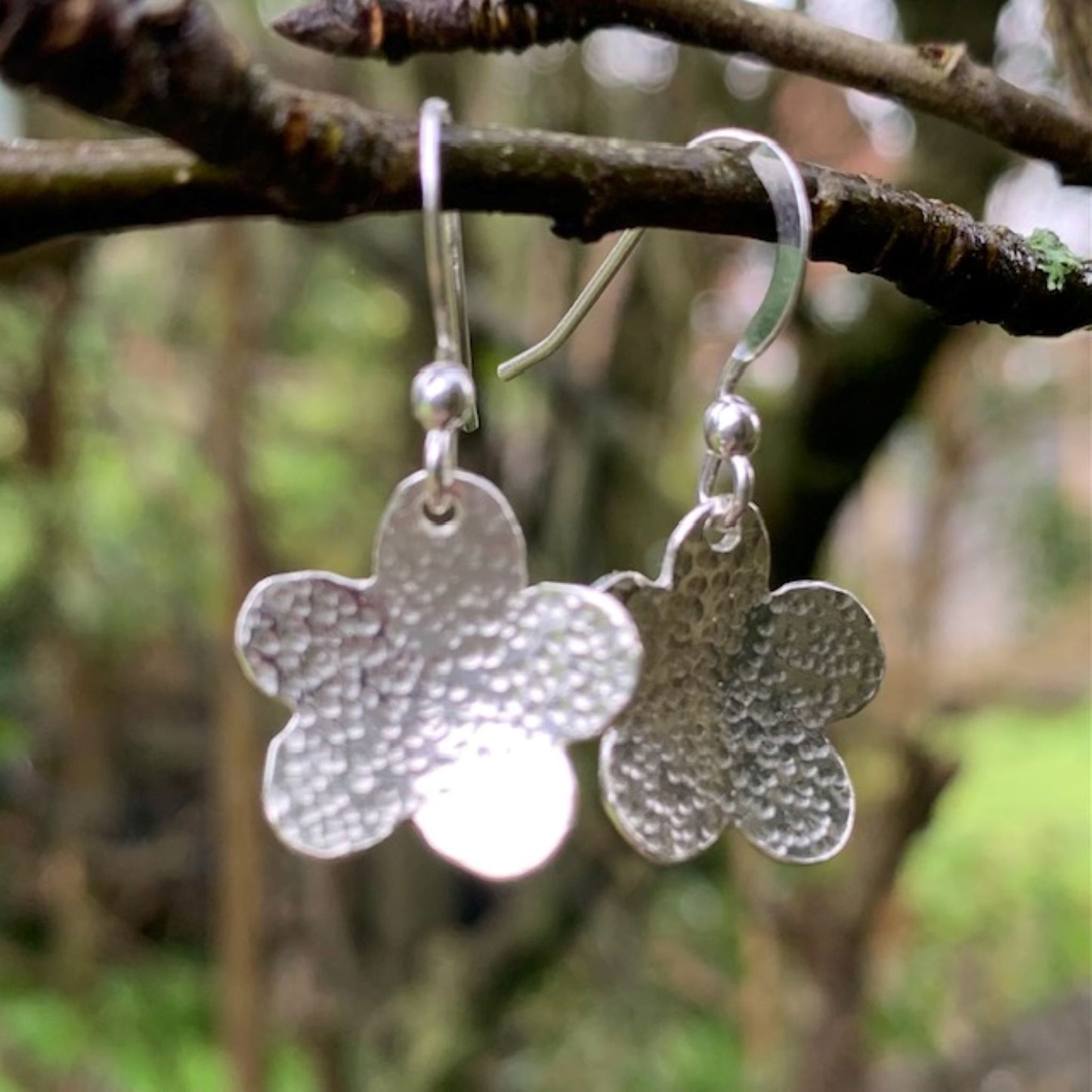 Textured 925 Silver Daisy Flower Earrings