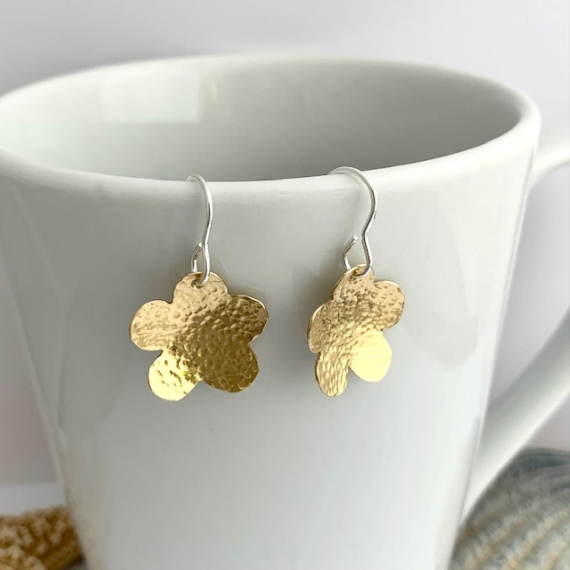 Textured Dangle Brass Flower Daisy Earrings