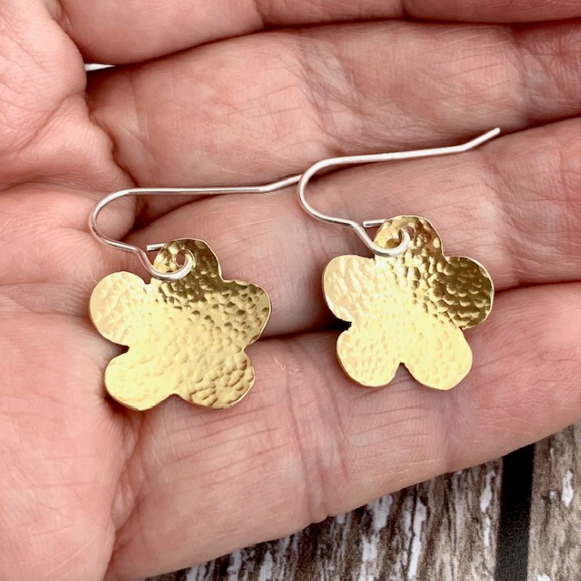 Textured Dangly Brass Daisy Flower Earrings